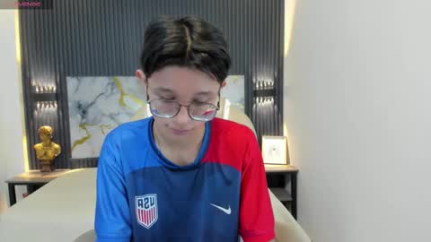 Snapshot of santiago_russo18 chatting on 10-19-25, 01:01 santiago_russo18 online show from 10-19-25, 01:01
