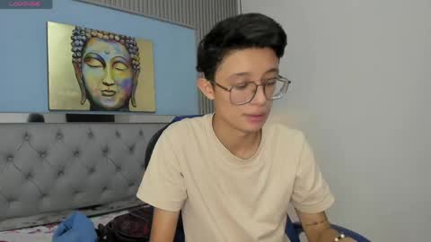 santiago_russo18 online show from 04-22-26, 06:31