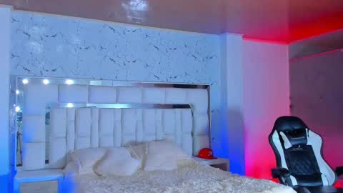 Snapshot of santiagoreyesft chatting on 10-21-25, 11:27 Santi Reyes online show from 10-21-25, 11:27