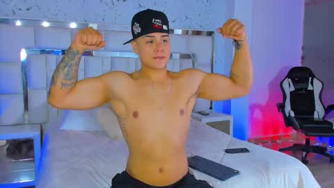 Snapshot of santiagoreyesft chatting on 11-07-25, 01:49 Santi Reyes online show from 11-07-25, 01:49