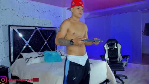 Snapshot of santiagoreyesft chatting on 02-10-26, 02:04 Santi Reyes online show from 02-10-26, 02:04