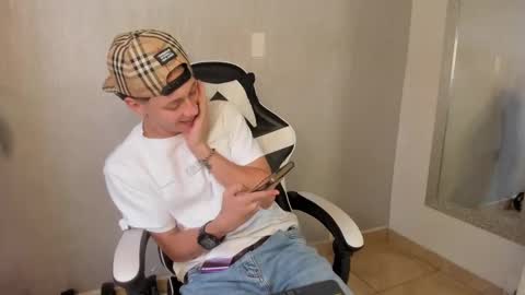 Julius Novachrono  online show from 10-03-25, 07:33