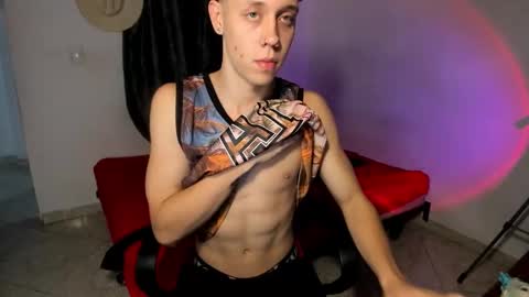 Snapshot of santiceballo chatting on 12-19-25, 01:23 Julius Novachrono online show from 12-19-25, 01:23