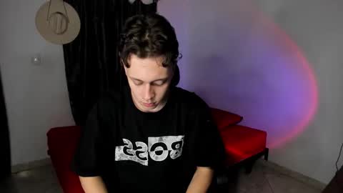 Snapshot of santiceballo chatting on 12-20-25, 05:36 Julius Novachrono online show from 12-20-25, 05:36