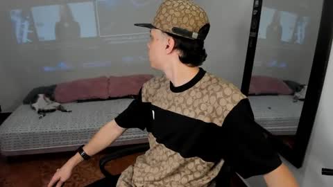 Snapshot of santiceballo chatting on 02-25-26, 05:39 Julius Novachrono online show from 02-25-26, 05:39