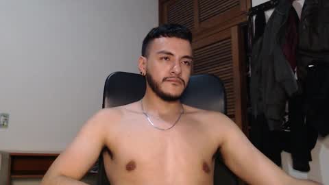 Snapshot of santiexxx chatting on 10-17-25, 05:21 santiexxx online show from 10-17-25, 05:21