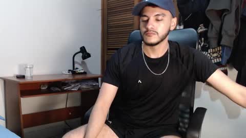 Snapshot of santiexxx chatting on 10-18-25, 03:53 santiexxx online show from 10-18-25, 03:53