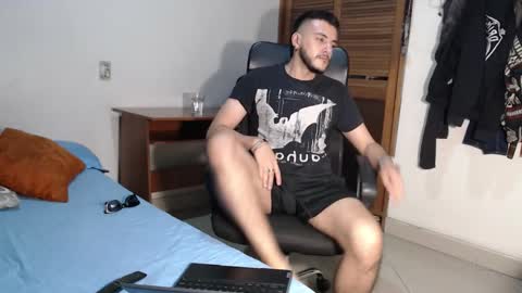 Snapshot of santiexxx chatting on 10-20-25, 03:29 santiexxx online show from 10-20-25, 03:29