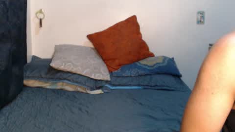 Snapshot of santiexxx chatting on 11-25-25, 02:33 santiexxx online show from 11-25-25, 02:33