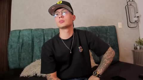 Snapshot of santii_twink chatting on 03-18-26, 05:32 santii_twink online show from 03-18-26, 05:32