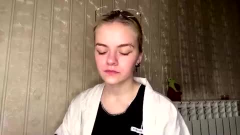 Snapshot of santinalabonne chatting on 06-27-26, 07:35 Rina online show from 06-27-26, 07:35