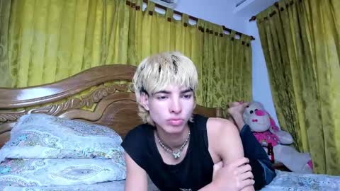 Snapshot of santy_kitty chatting on 12-30-24, 07:21 kitty online show from 12-30-24, 07:21