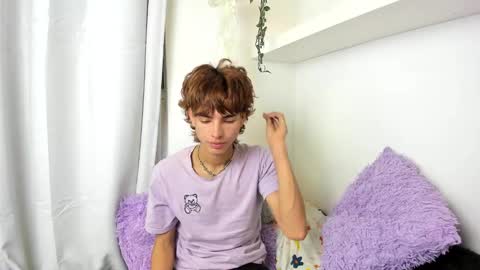 Snapshot of santy_kitty chatting on 01-05-25, 02:49 kitty online show from 01-05-25, 02:49