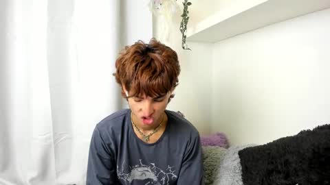 Snapshot of santy_kitty chatting on 01-06-25, 03:31 kitty online show from 01-06-25, 03:31