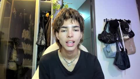 Snapshot of santy_kitty chatting on 01-26-25, 11:29 kitty online show from 01-26-25, 11:29