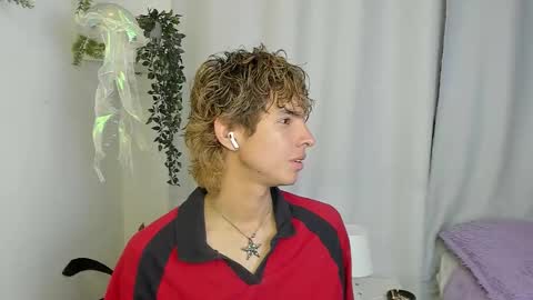 Snapshot of santy_kitty chatting on 10-08-25, 03:15 kitty online show from 10-08-25, 03:15