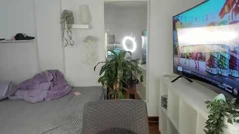 Snapshot of santy_kitty chatting on 11-06-25, 08:10 kitty online show from 11-06-25, 08:10