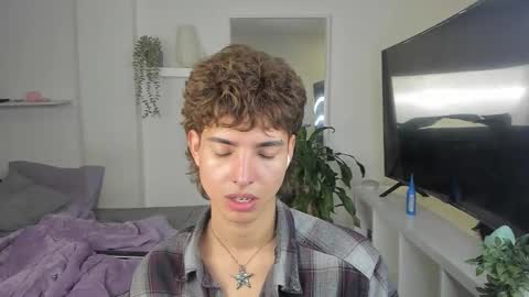 Snapshot of santy_kitty chatting on 11-11-25, 04:23 kitty online show from 11-11-25, 04:23