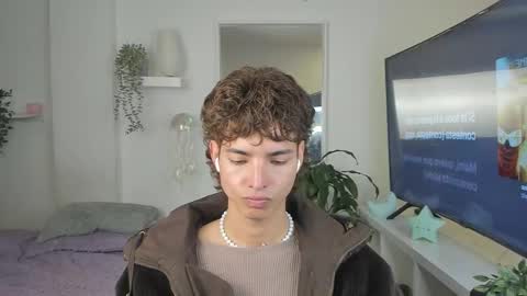 Snapshot of santy_kitty chatting on 11-27-25, 12:56 kitty online show from 11-27-25, 12:56