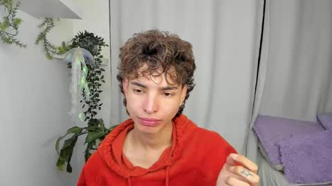 Snapshot of santy_kitty chatting on 01-12-26, 12:49 kitty online show from 01-12-26, 12:49