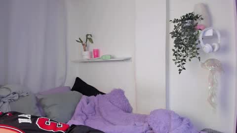 Snapshot of santy_kitty chatting on 02-14-26, 01:57 kitty online show from 02-14-26, 01:57