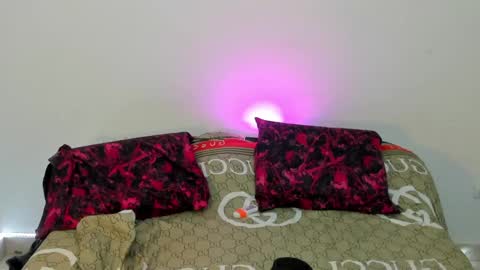 santy_of1 online show from 04-30-26, 01:17
