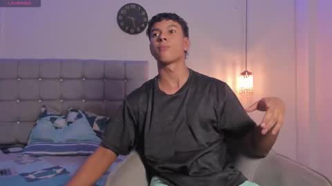 Snapshot of santy_stump chatting on 11-02-25, 09:06 santy_stump online show from 11-02-25, 09:06