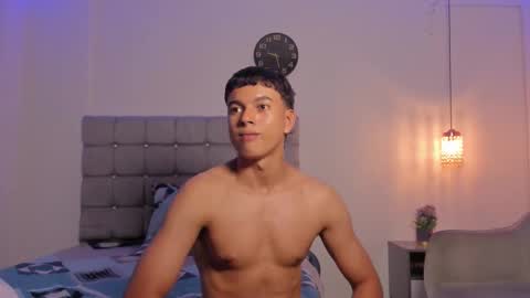 Snapshot of santy_stump chatting on 11-06-25, 08:43 santy_stump online show from 11-06-25, 08:43