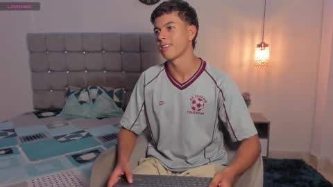 Snapshot of santy_stump chatting on 11-13-25, 09:03 santy_stump online show from 11-13-25, 09:03