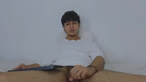 Snapshot of santybig18 chatting on 02-23-25, 02:40 santybig18 online show from 02-23-25, 02:40