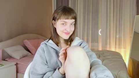 Snapshot of saphirree chatting on 10-21-25, 04:51 Anny online show from 10-21-25, 04:51