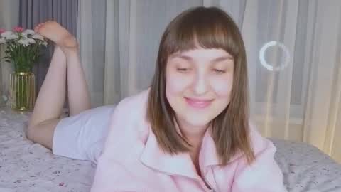 Snapshot of saphirree chatting on 10-24-25, 11:01 Anny online show from 10-24-25, 11:01