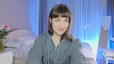 Snapshot of saphirree chatting on 10-25-25, 10:48 Anny online show from 10-25-25, 10:48