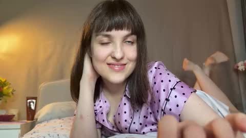 Snapshot of saphirree chatting on 10-29-25, 08:21 Anny online show from 10-29-25, 08:21