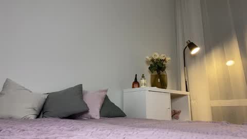 Snapshot of saphirree chatting on 11-24-25, 04:51 Anny online show from 11-24-25, 04:51