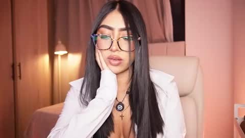 Snapshot of sara_albrecht chatting on 06-25-26, 01:05 Sara online show from 06-25-26, 01:05