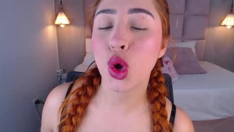 Snapshot of sara_angeelss chatting on 05-30-26, 05:15 Sara... online show from 05-30-26, 05:15