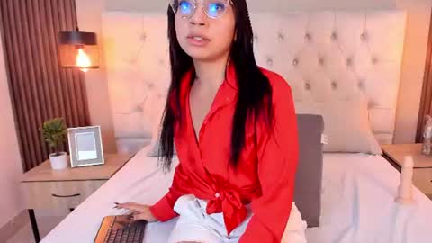 SARA CASTILLO online show from 07-24-26, 12:52
