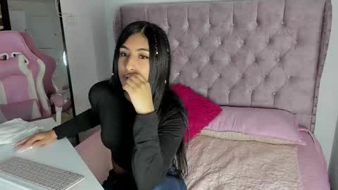 Sara online show from 11-25-25, 02:50