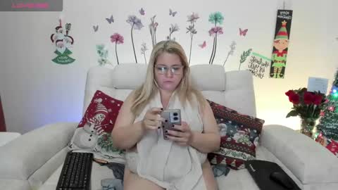 Sara Crowe online show from 12-24-24, 01:49