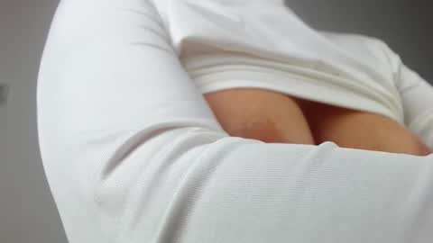 Snapshot of sara_daisy chatting on 01-31-26, 07:11 Im Sara I am happy to be here online show from 01-31-26, 07:11