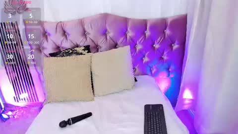 Snapshot of sara_diamond_ chatting on 07-22-26, 11:07 Sara online show from 07-22-26, 11:07