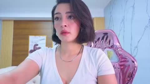 Sara  online show from 06-20-26, 01:47