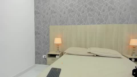 Snapshot of sara_melo chatting on 11-26-25, 11:33 Sara online show from 11-26-25, 11:33