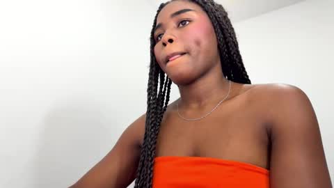 Snapshot of sara_muscle chatting on 02-25-26, 05:17 Sara online show from 02-25-26, 05:17