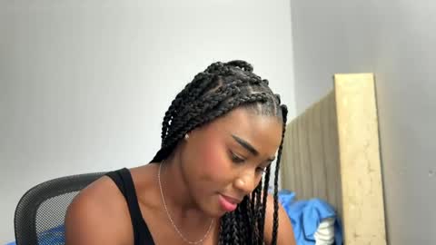 Snapshot of sara_muscle chatting on 04-21-26, 02:26 Sara online show from 04-21-26, 02:26