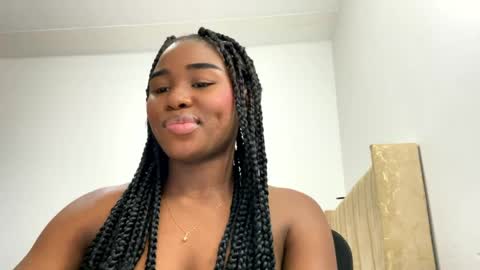 Snapshot of sara_muscle chatting on 05-26-26, 10:50 Sara online show from 05-26-26, 10:50
