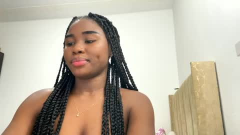 Snapshot of sara_muscle chatting on 05-27-26, 05:15 Sara online show from 05-27-26, 05:15