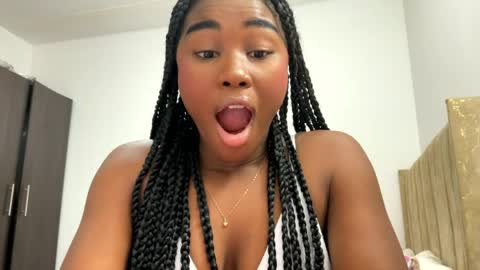 Snapshot of sara_muscle chatting on 05-29-26, 02:20 Sara online show from 05-29-26, 02:20