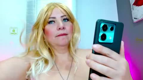 Snapshot of sara_naughtyw chatting on 07-30-26, 07:02 katiasupreme online show from 07-30-26, 07:02